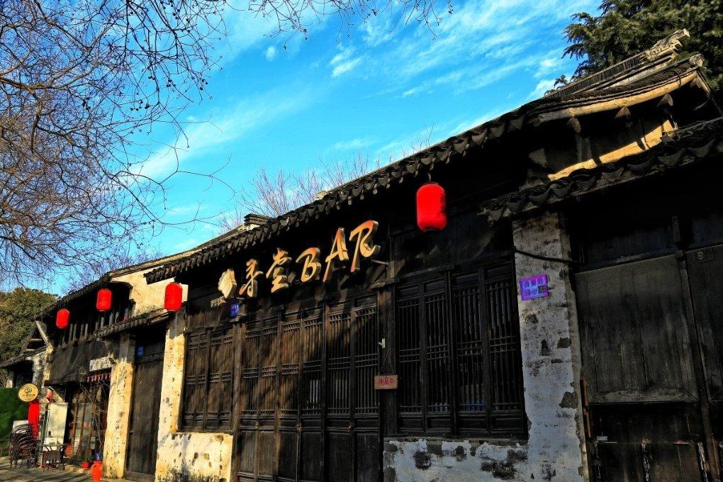 为什么现在的领导一边要你努力工作,一边总是在和你说些工作无关的话,比如你哪里人,结婚吗,买房了吗?- 专业的知识问答网页